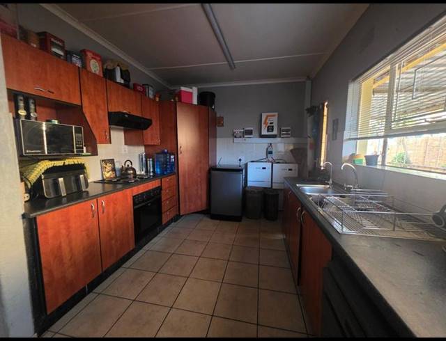 3 BEDROOM HOUSE FOR SALE IN GREENHILLS